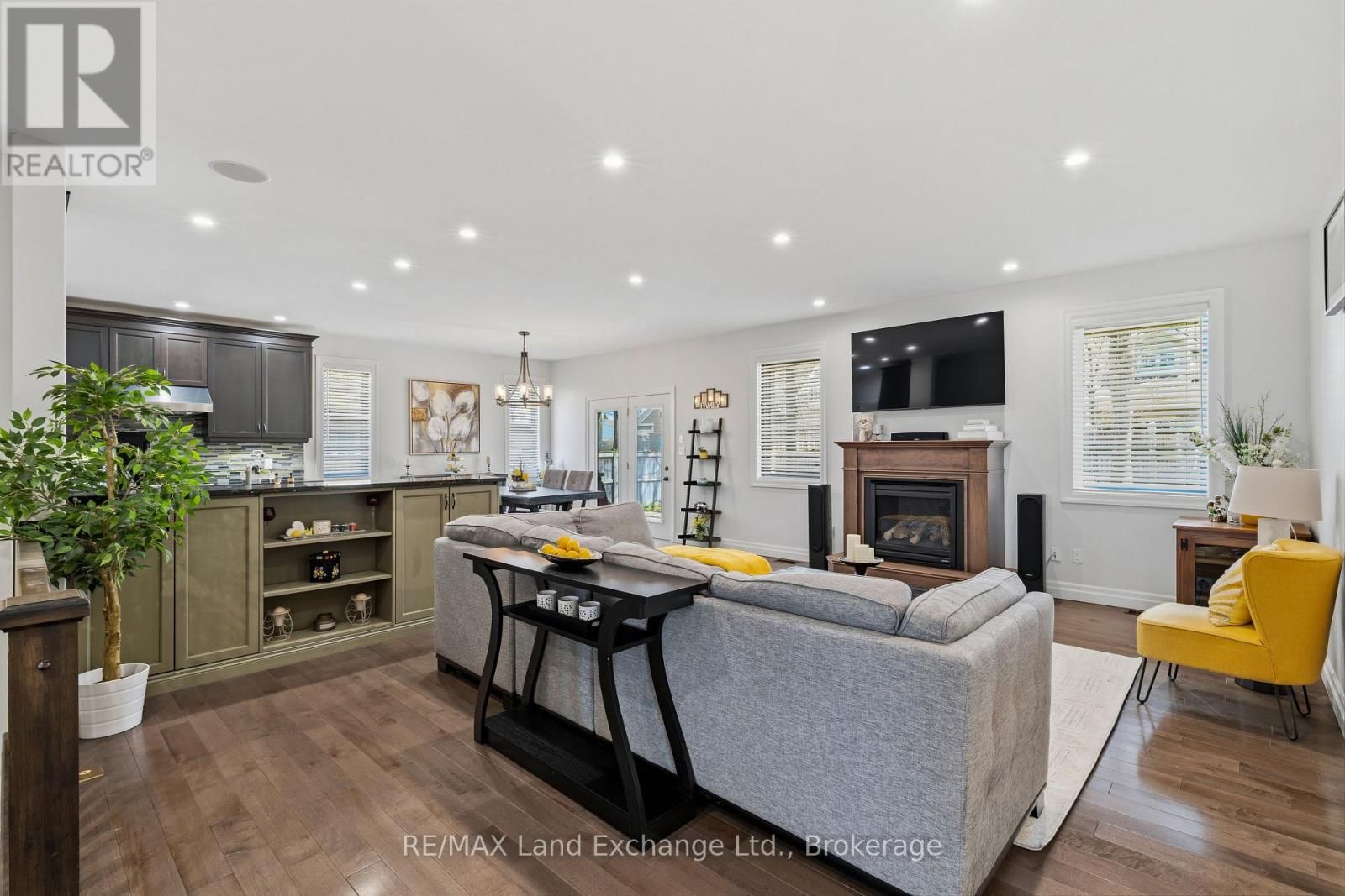 353 STICKEL STREET Image 4