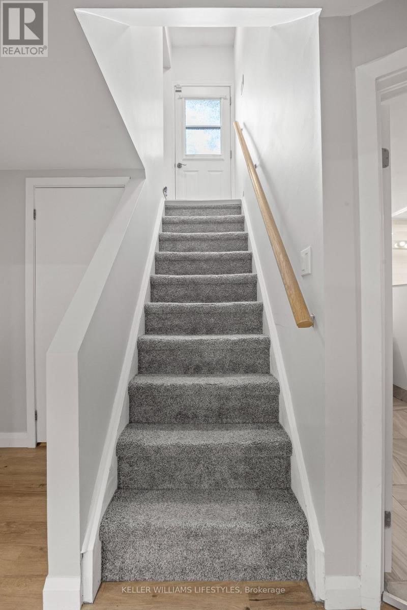 20 GATEWOOD CRESCENT Image 24