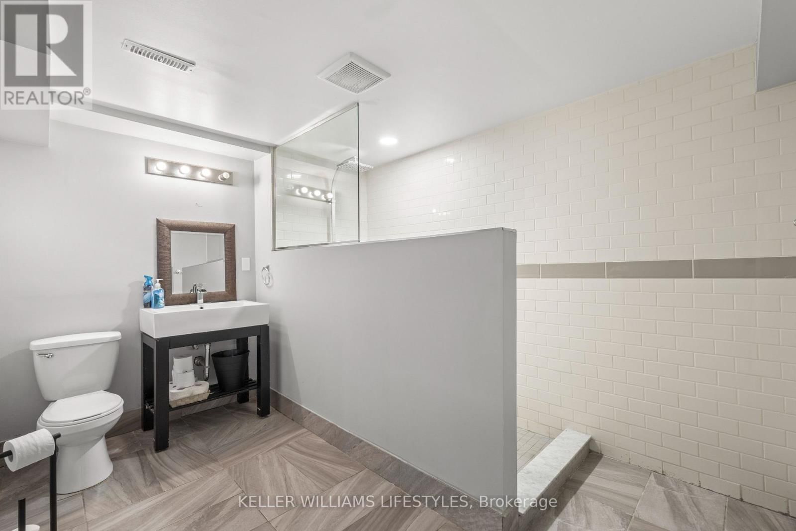 20 GATEWOOD CRESCENT Image 32