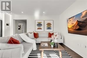 31 PEER COURT Image 11