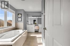 31 PEER COURT Image 24