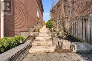 31 PEER COURT Image 43