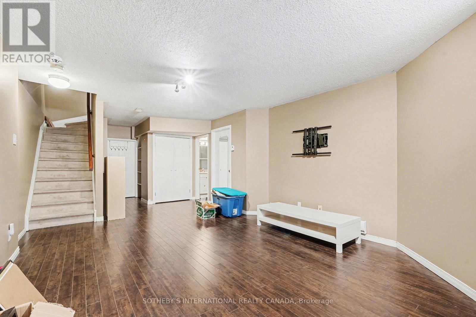 55 CHANTILLY GATE Image 17