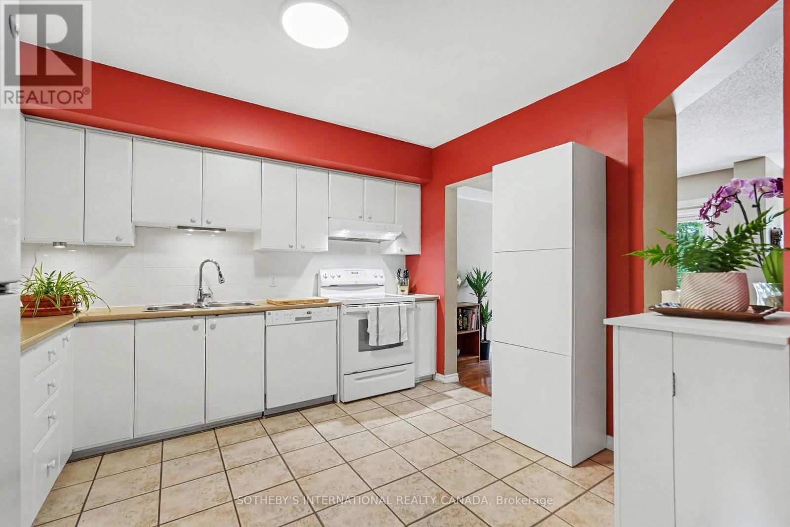 55 CHANTILLY GATE Image 7