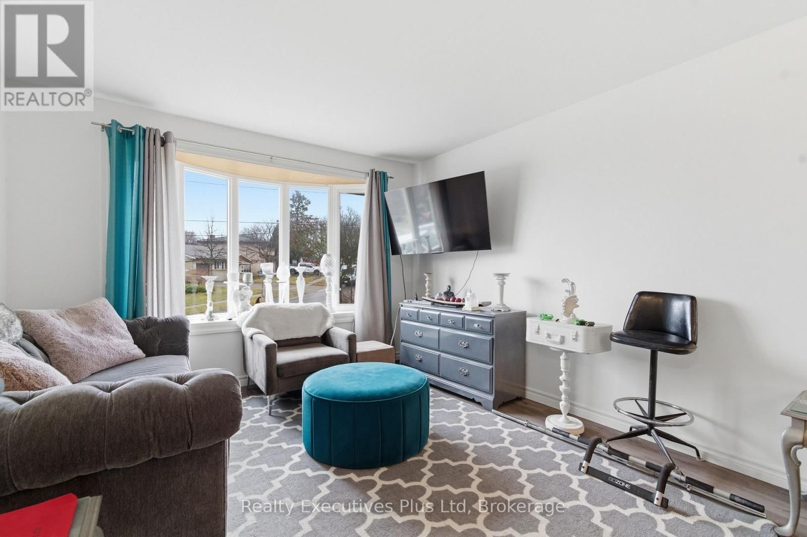 90 WESTERN AVENUE Image 10