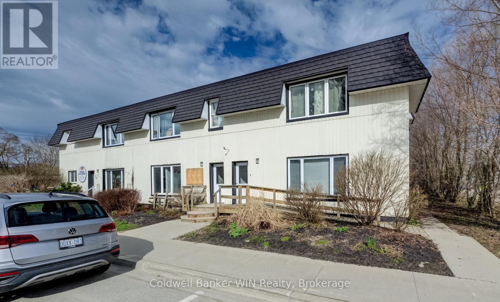 7 - 165 KING STREET WEST Image 1