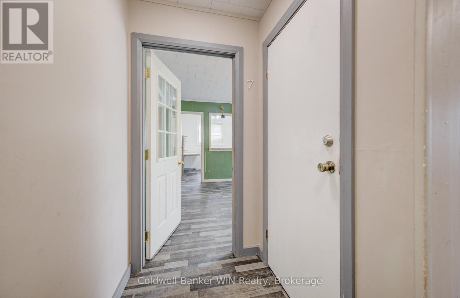 7 - 165 KING STREET WEST Image 3