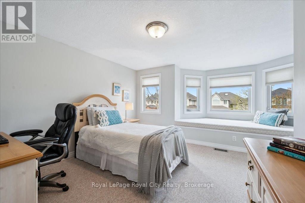 67 GREY OAK DRIVE Image 24