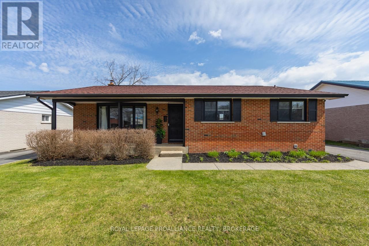 39 HOWARD CRESCENT Image 1