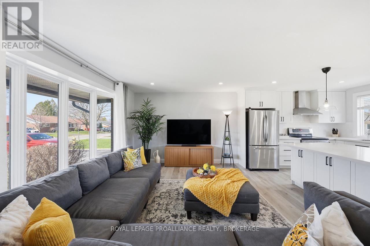 39 HOWARD CRESCENT Image 10