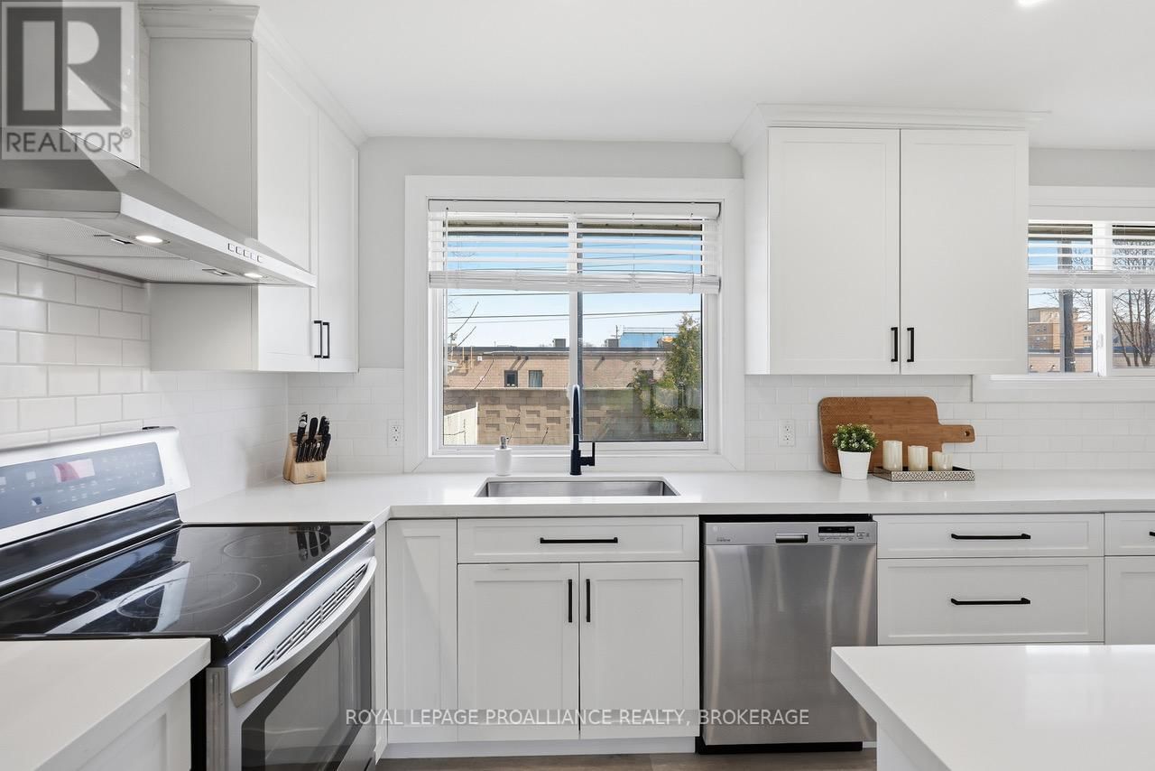 39 HOWARD CRESCENT Image 13