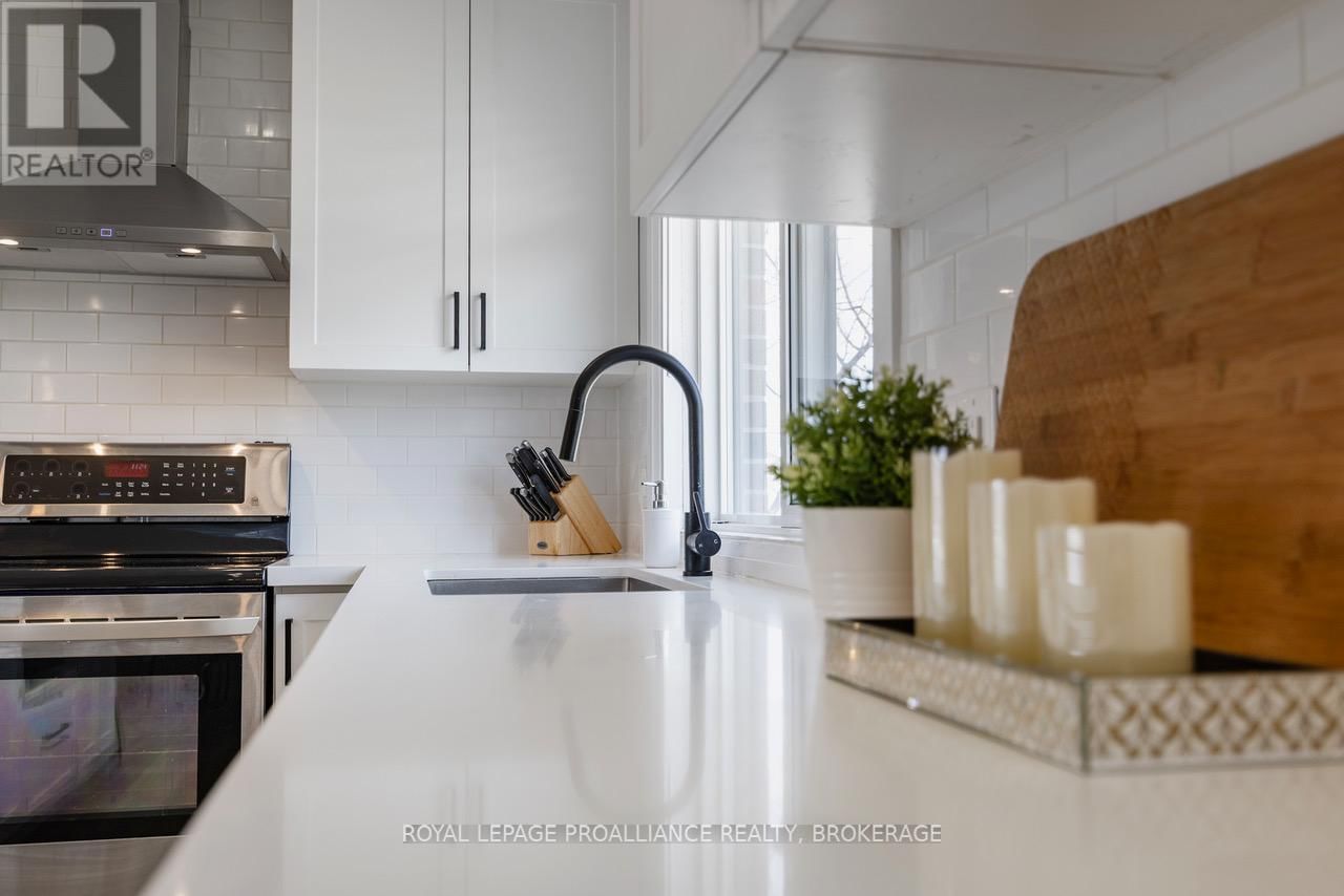 39 HOWARD CRESCENT Image 15