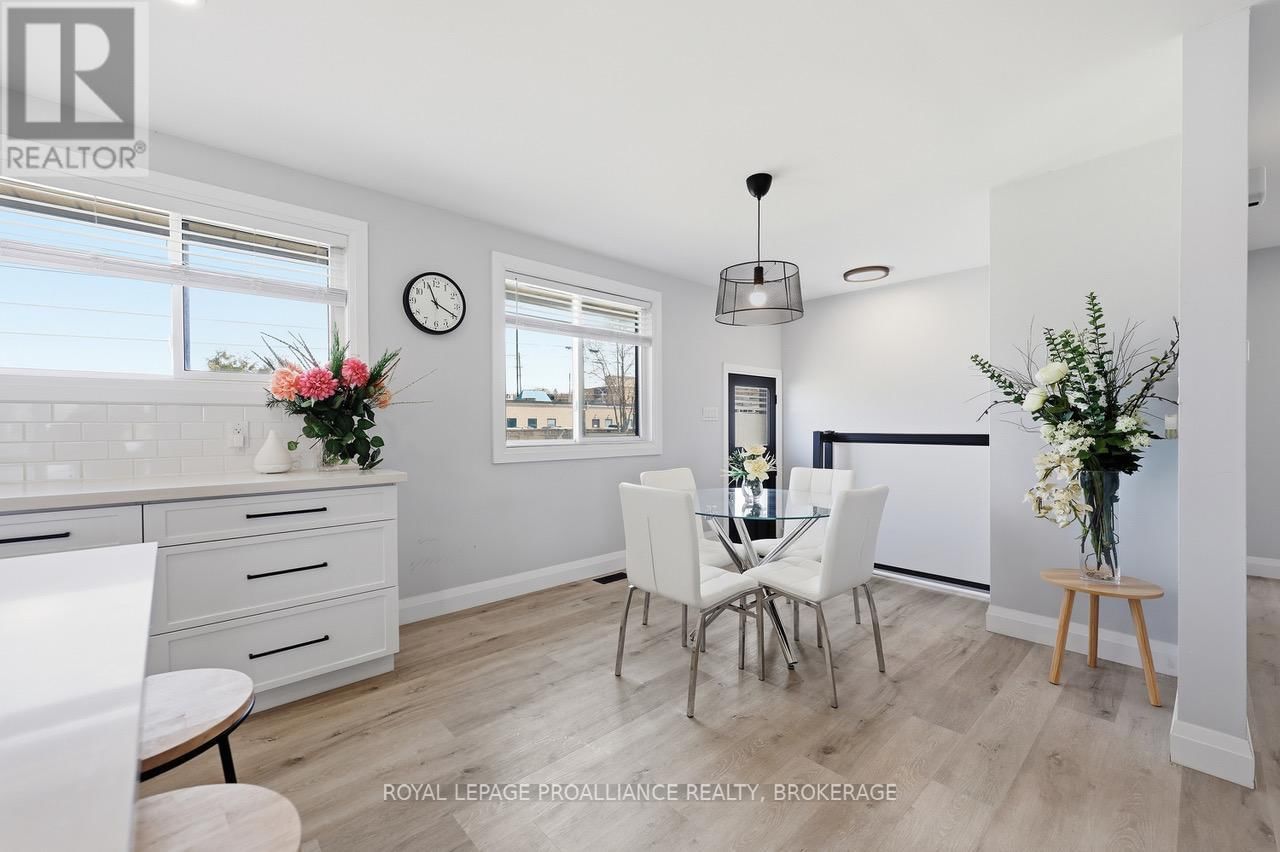 39 HOWARD CRESCENT Image 17