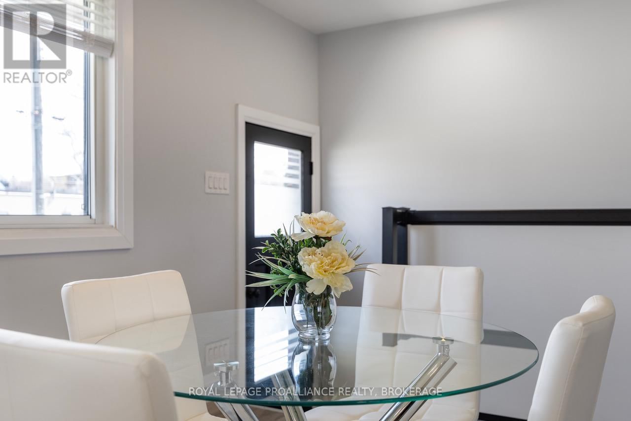 39 HOWARD CRESCENT Image 18