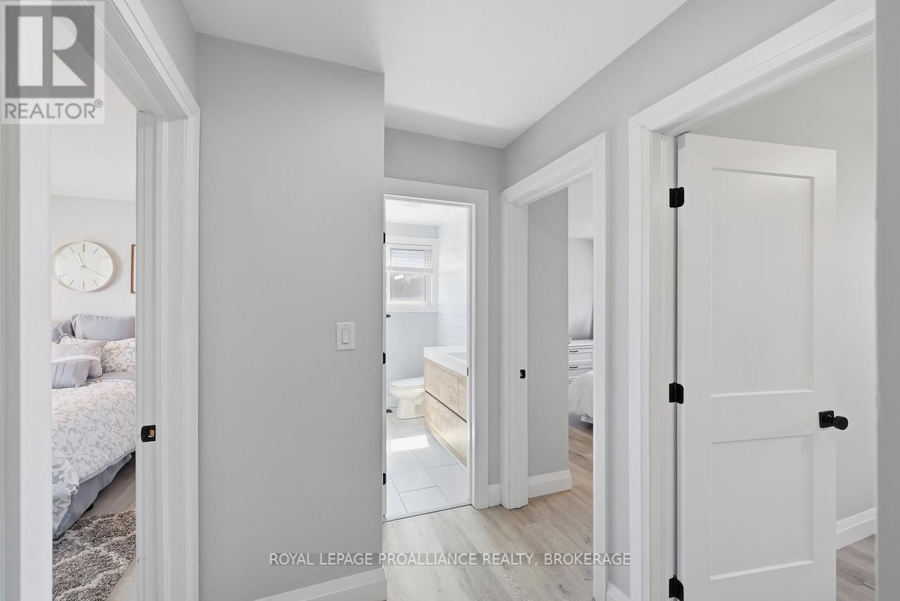 39 HOWARD CRESCENT Image 19