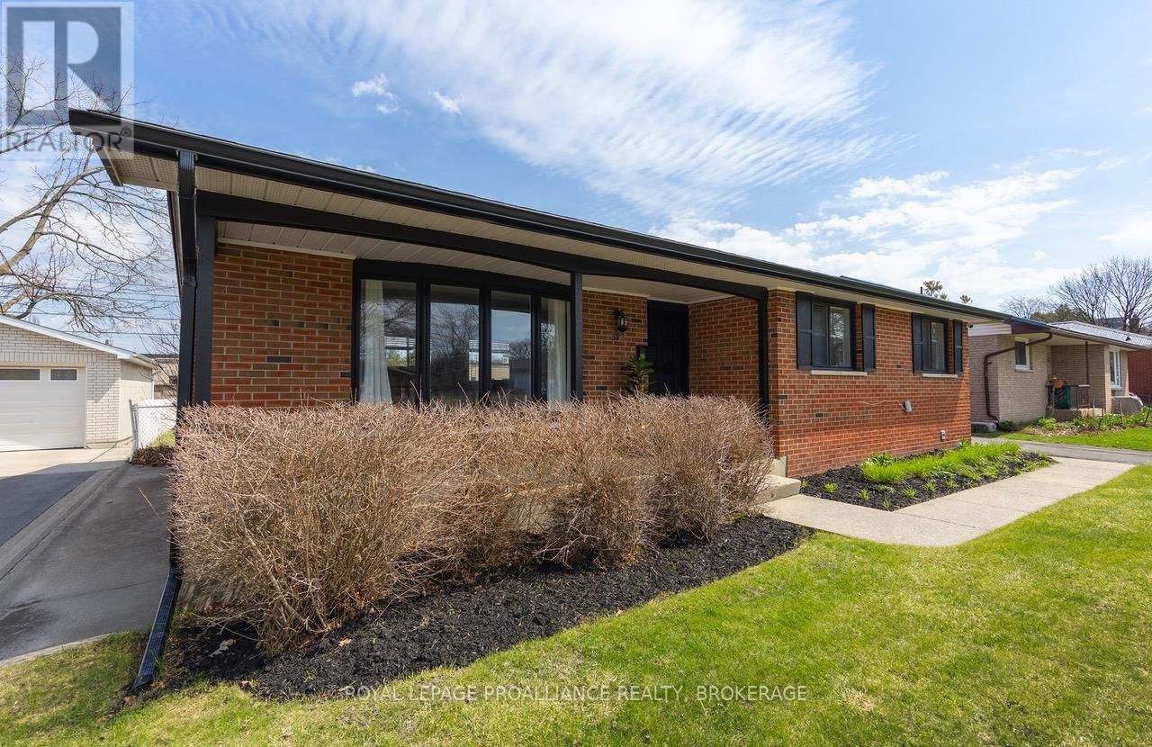 39 HOWARD CRESCENT Image 2