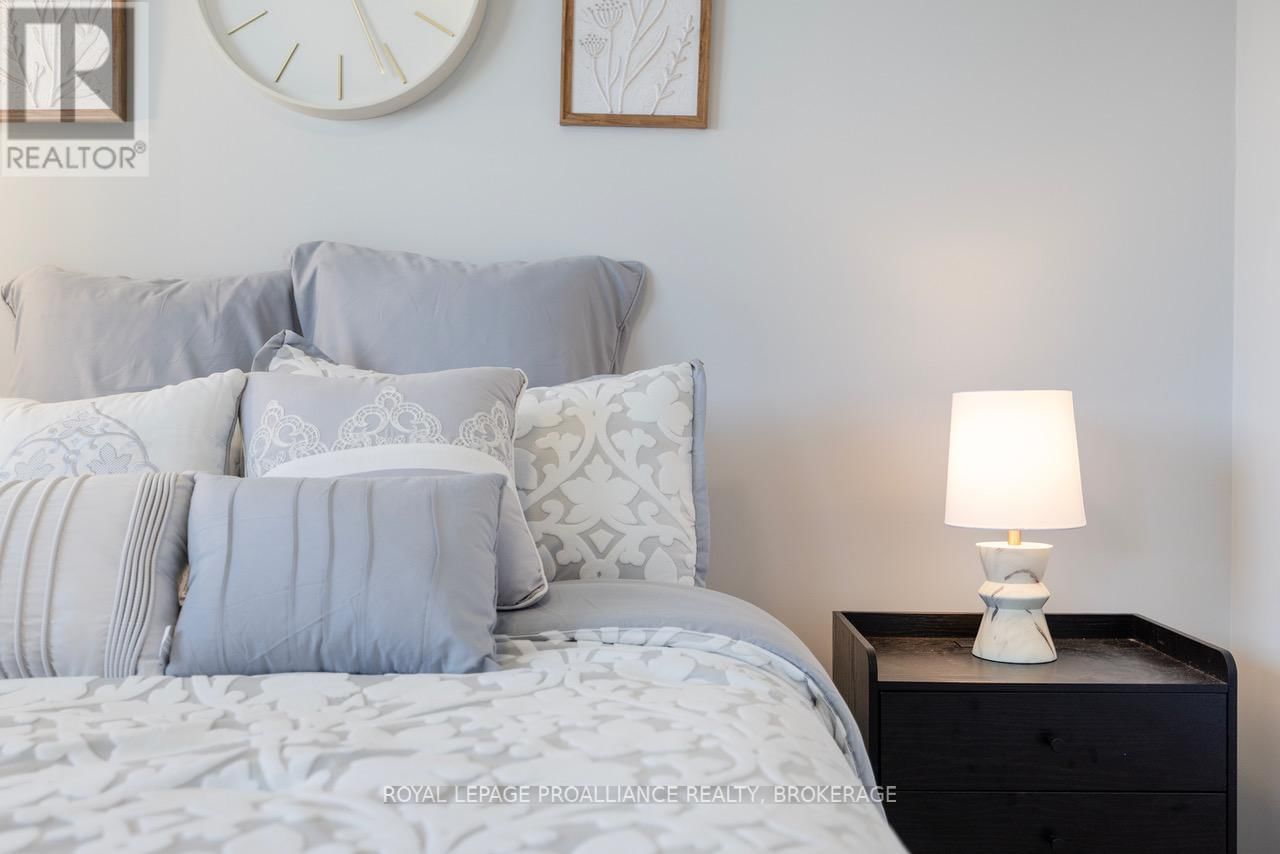 39 HOWARD CRESCENT Image 21