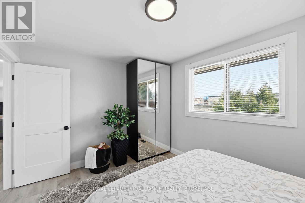 39 HOWARD CRESCENT Image 22