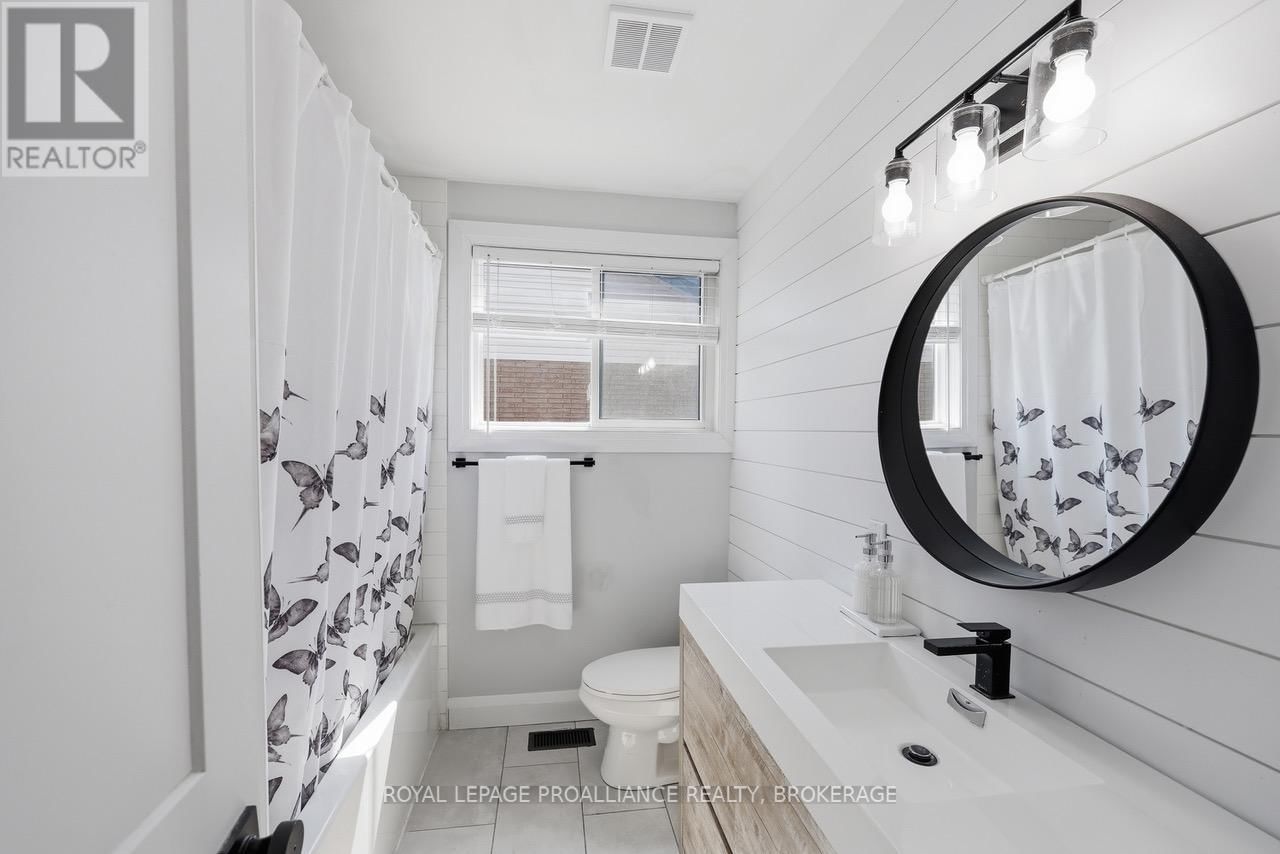 39 HOWARD CRESCENT Image 23