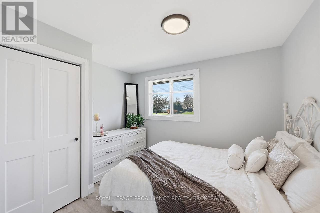 39 HOWARD CRESCENT Image 24