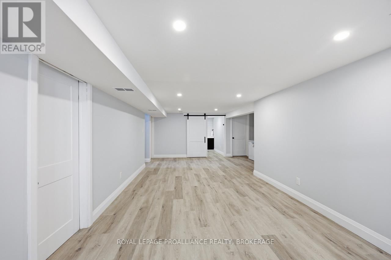 39 HOWARD CRESCENT Image 27