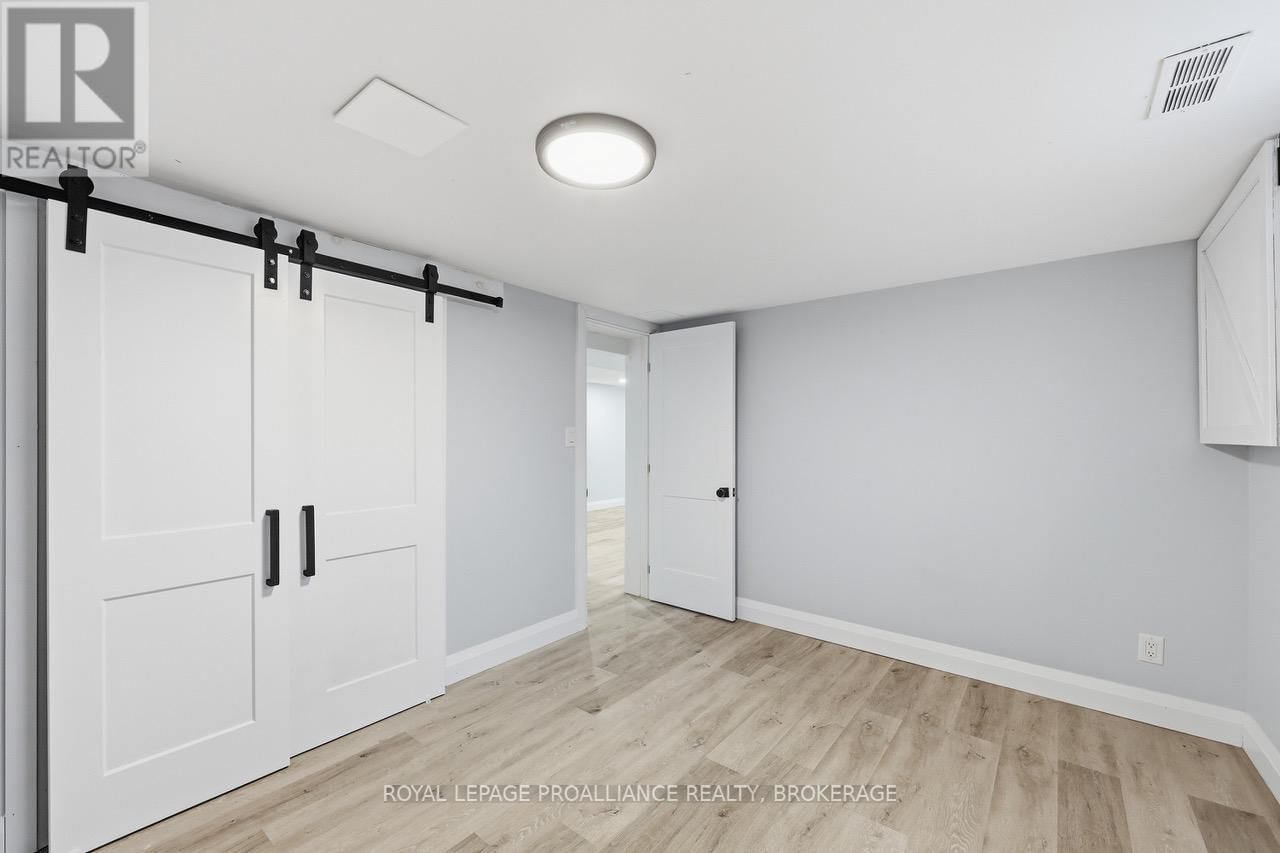 39 HOWARD CRESCENT Image 31