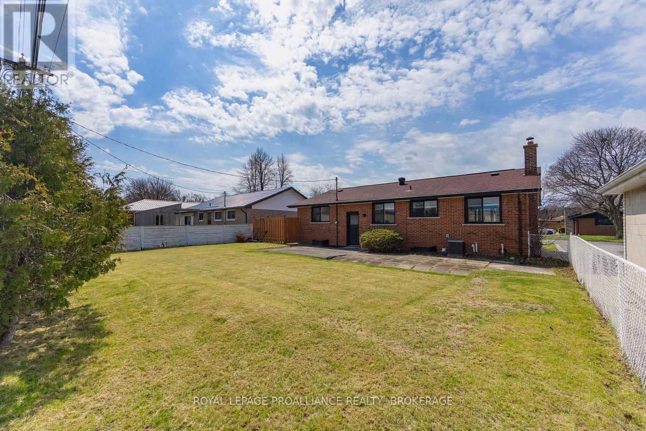 39 HOWARD CRESCENT Image 34