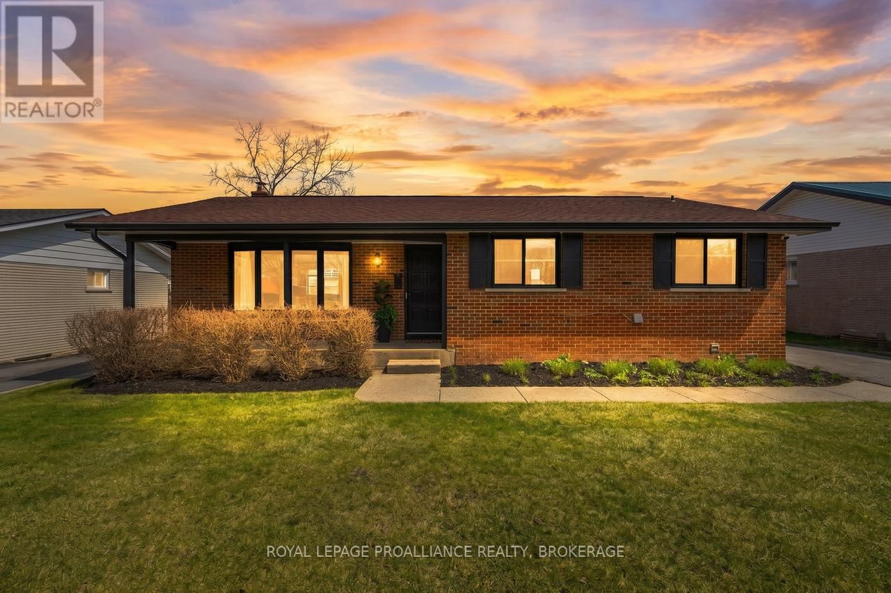 39 HOWARD CRESCENT Image 35