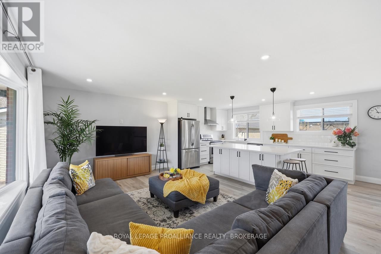 39 HOWARD CRESCENT Image 5