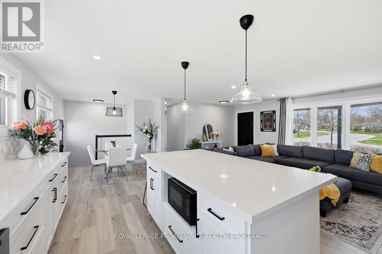 39 HOWARD CRESCENT Image 8