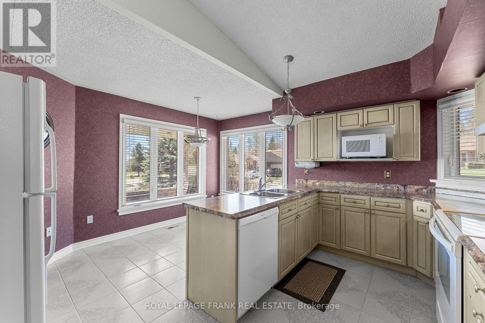 2 HILLVIEW DRIVE Image 12