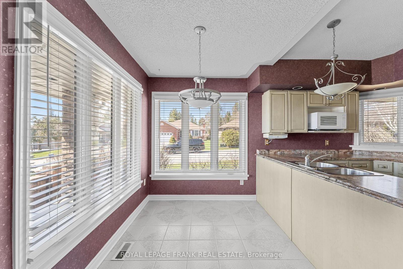 2 HILLVIEW DRIVE Image 13