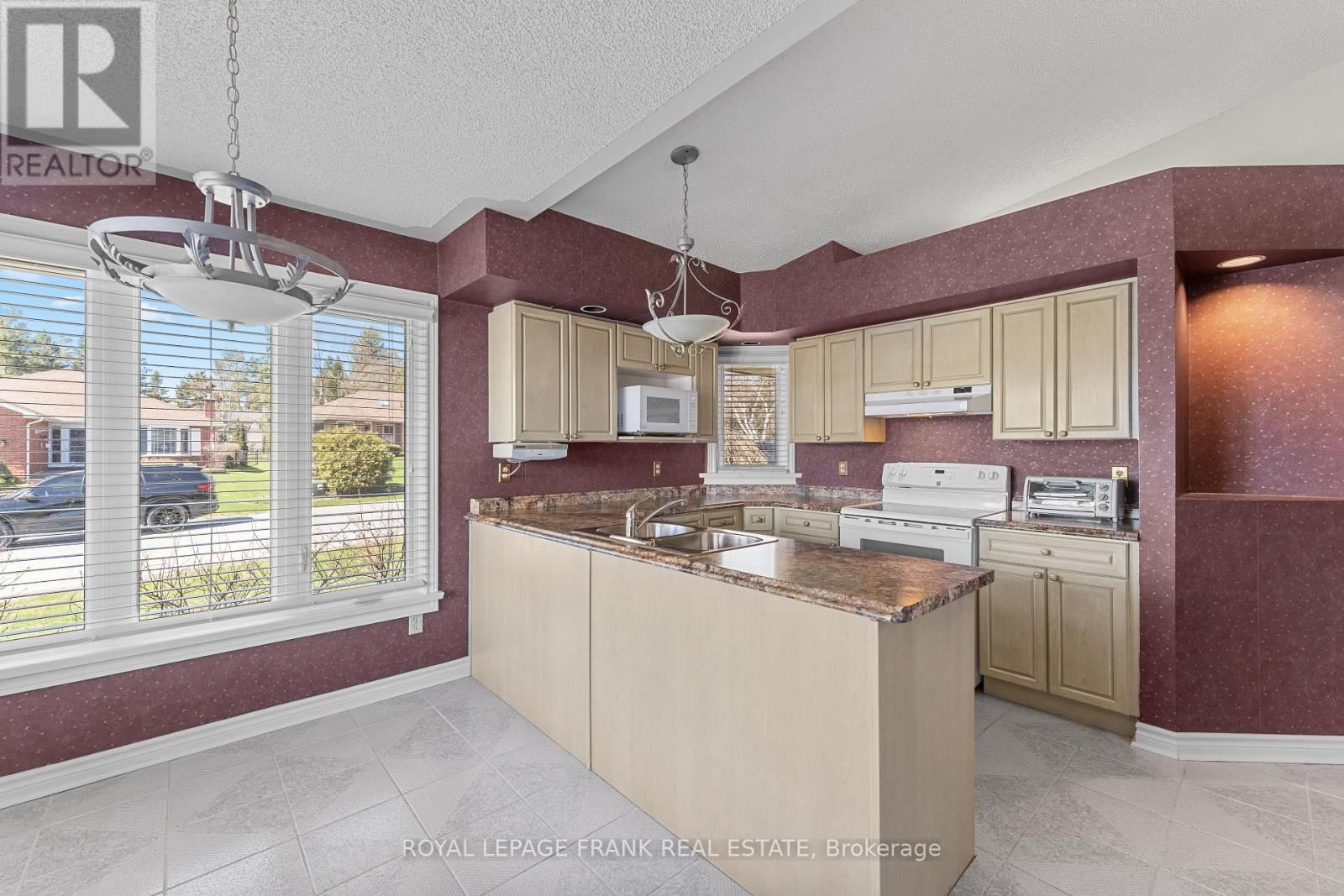 2 HILLVIEW DRIVE Image 15