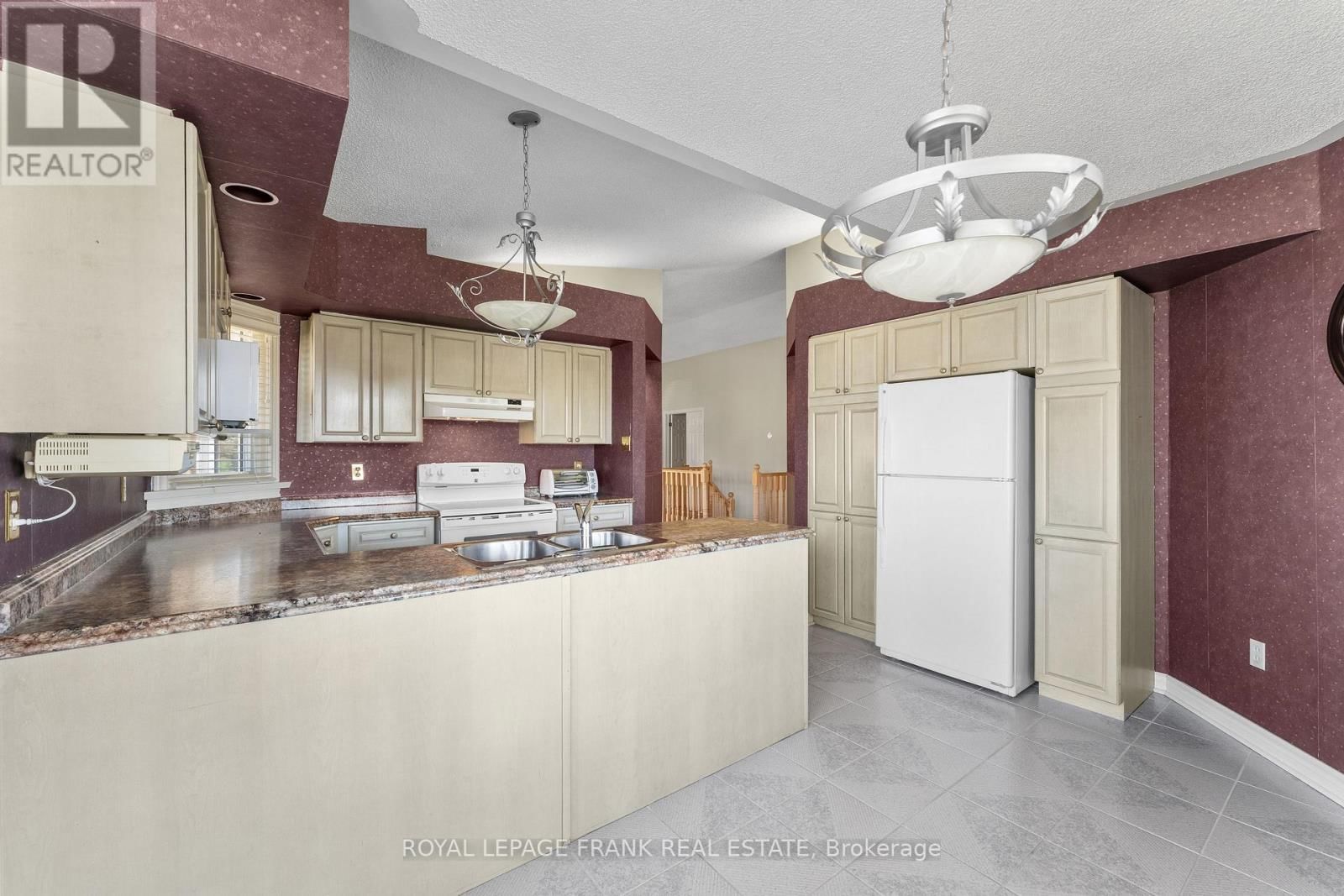 2 HILLVIEW DRIVE Image 16