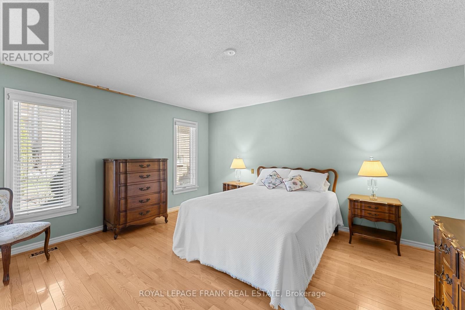 2 HILLVIEW DRIVE Image 17