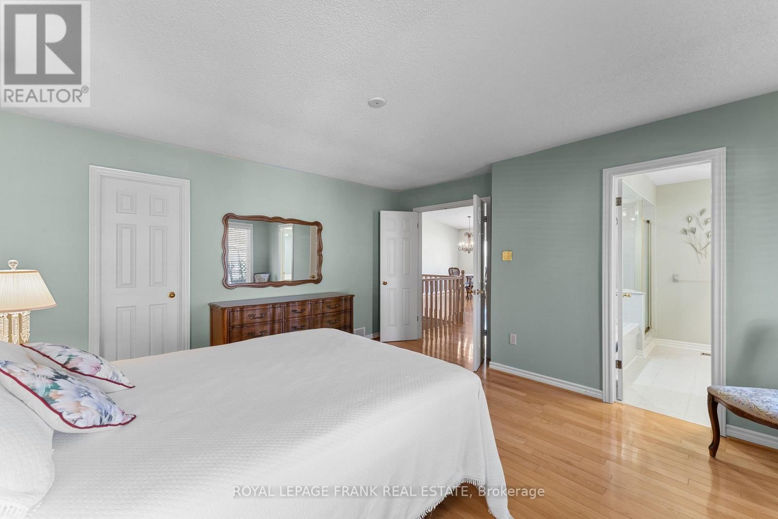 2 HILLVIEW DRIVE Image 18