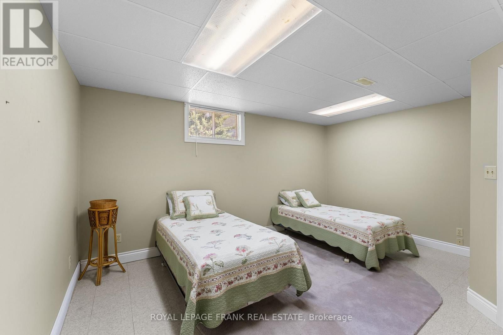 2 HILLVIEW DRIVE Image 23