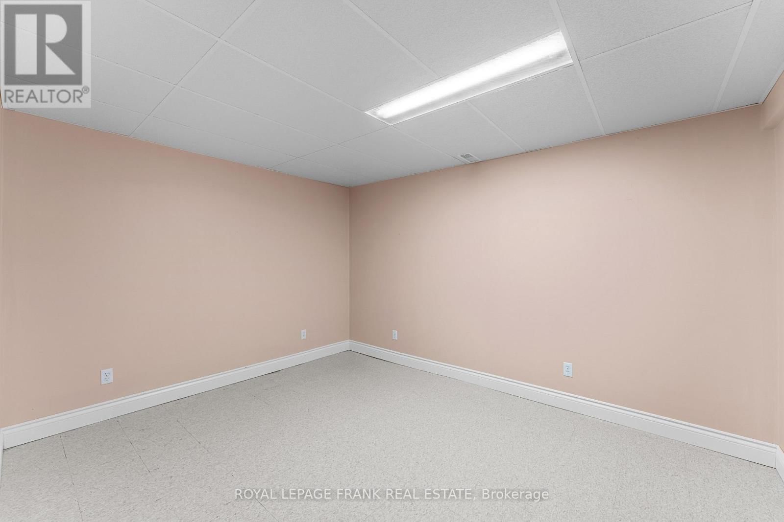 2 HILLVIEW DRIVE Image 24