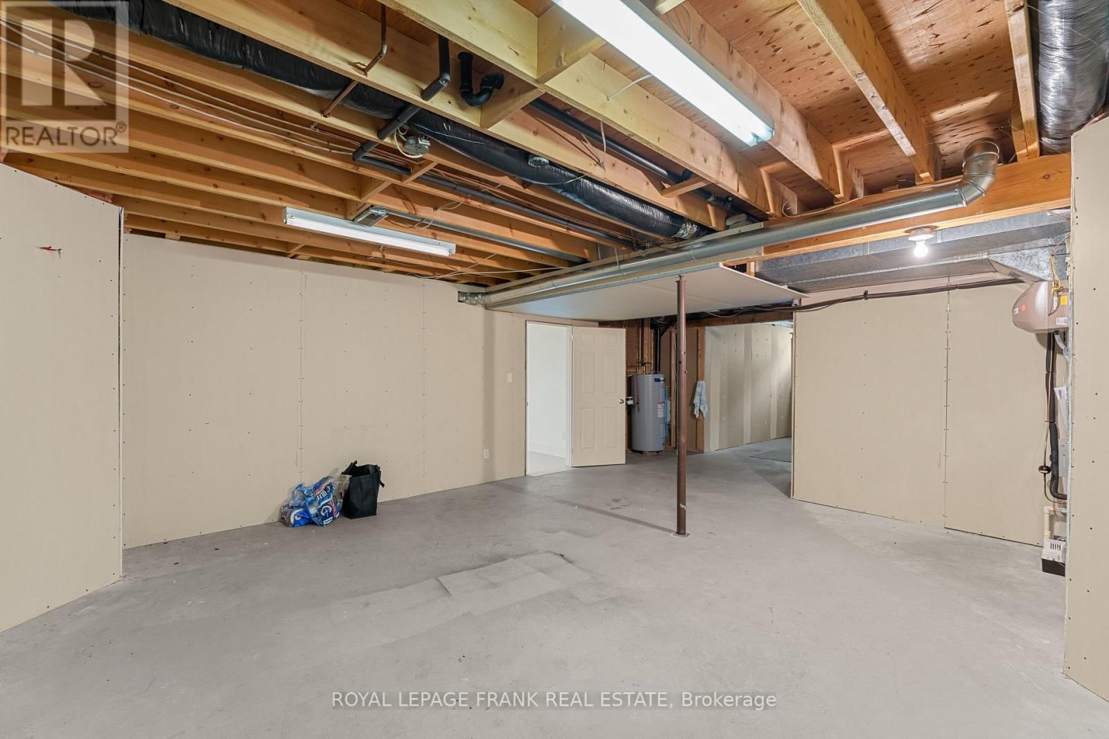 2 HILLVIEW DRIVE Image 29