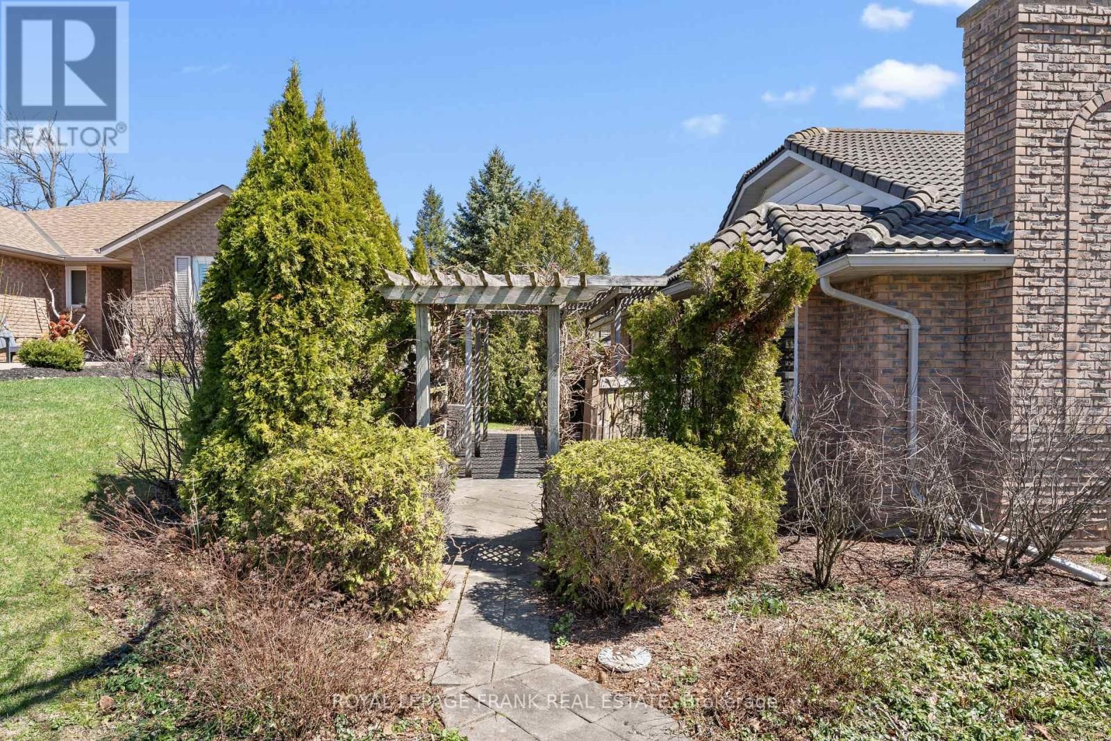 2 HILLVIEW DRIVE Image 33