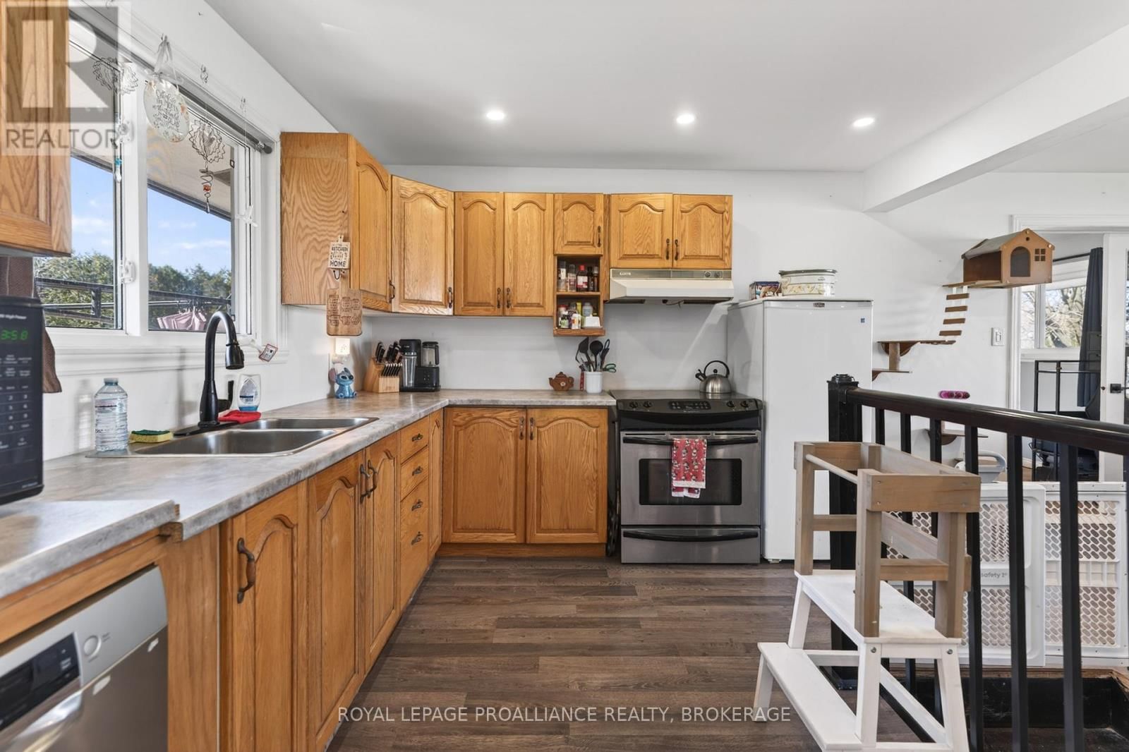 2499 PERTH ROAD Image 10