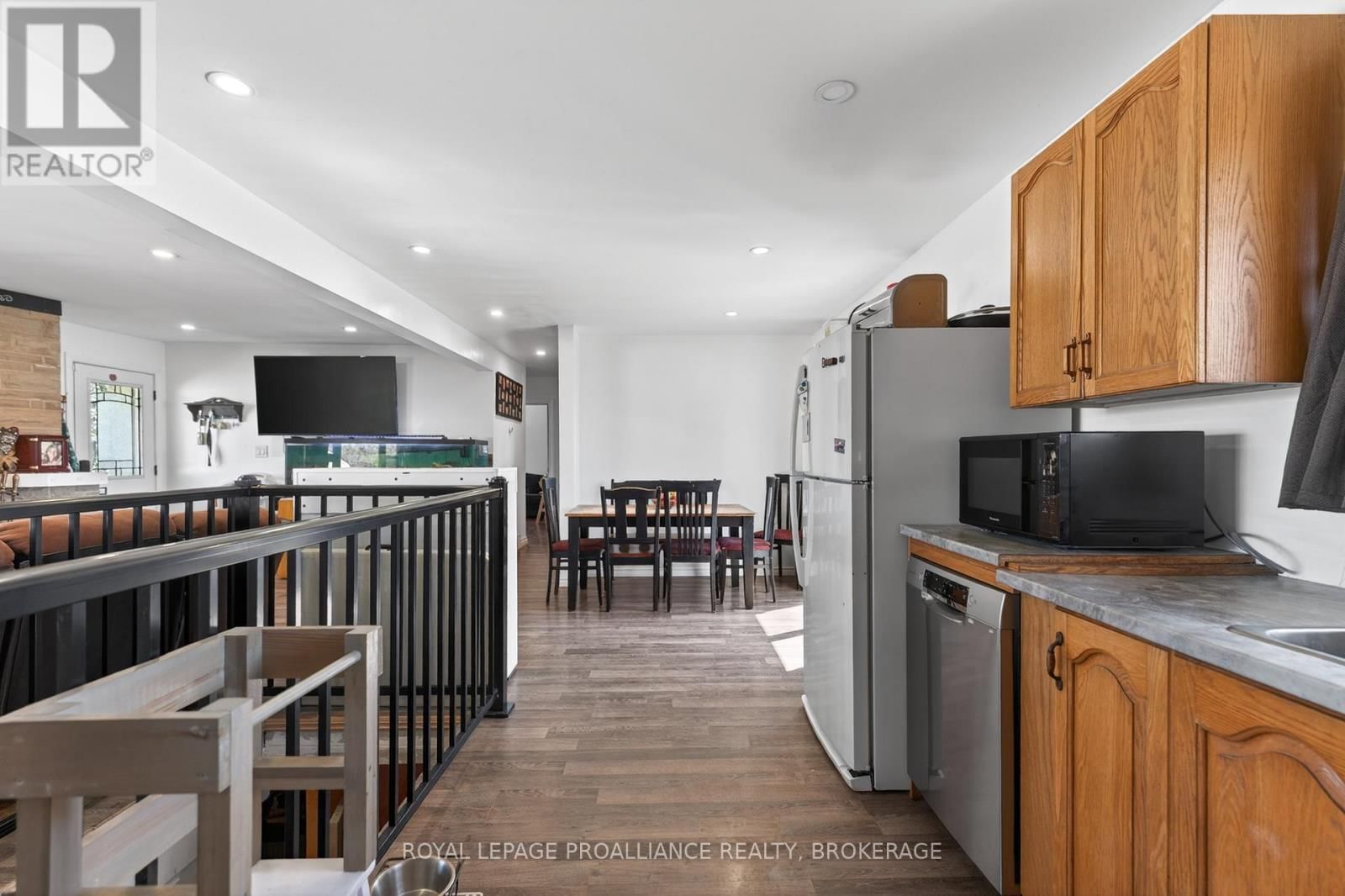 2499 PERTH ROAD Image 11