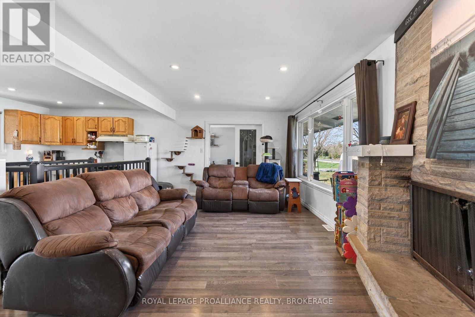 2499 PERTH ROAD Image 13