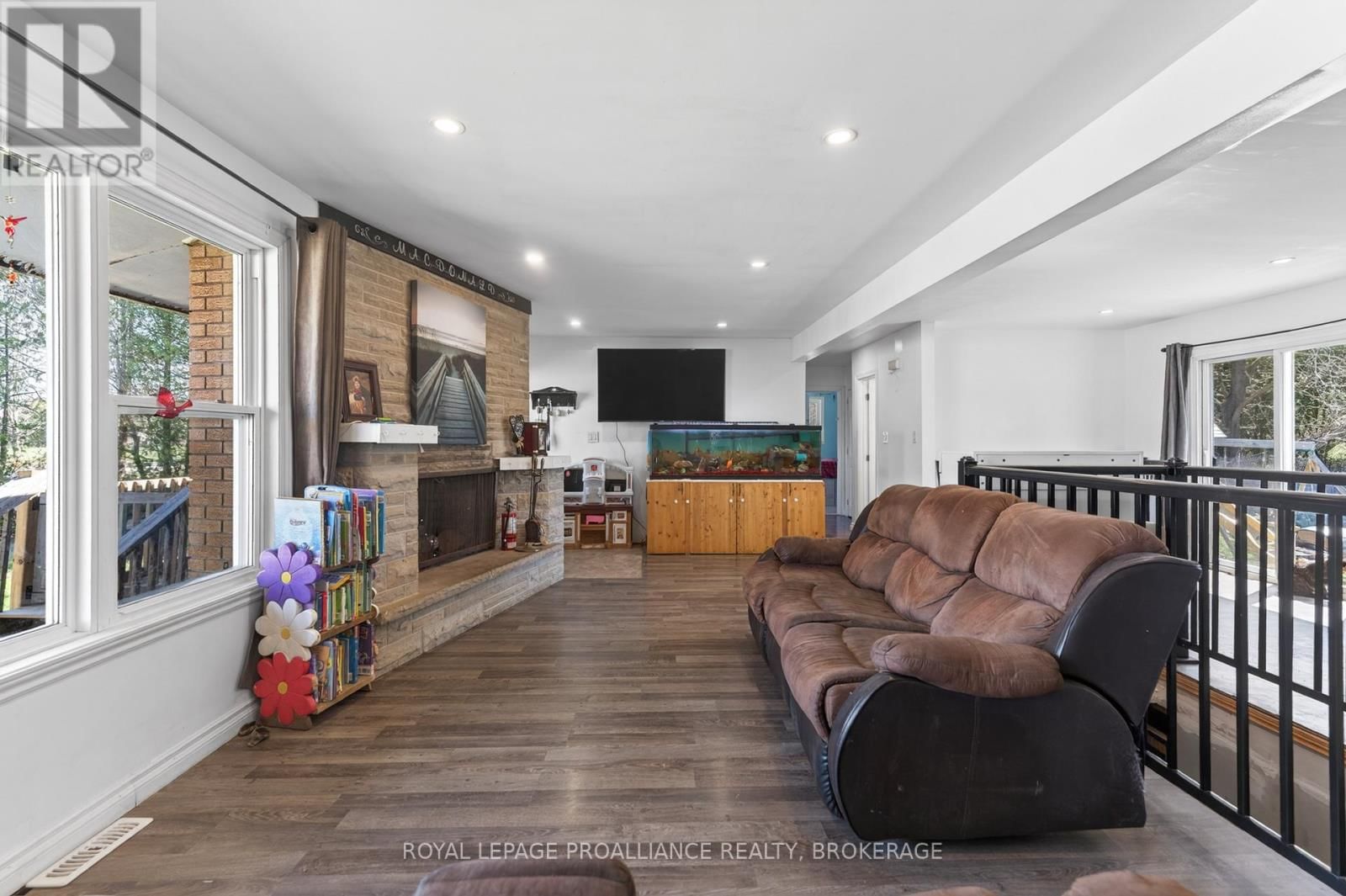 2499 PERTH ROAD Image 15