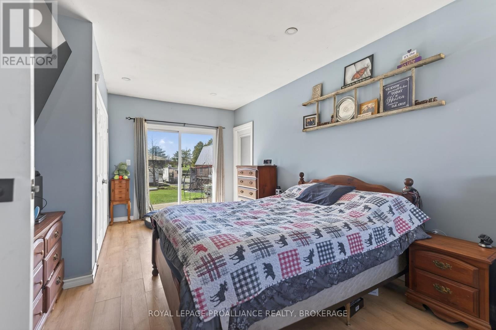 2499 PERTH ROAD Image 16