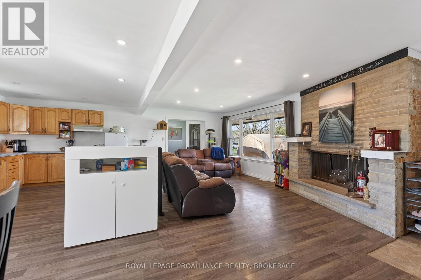 2499 PERTH ROAD Image 8