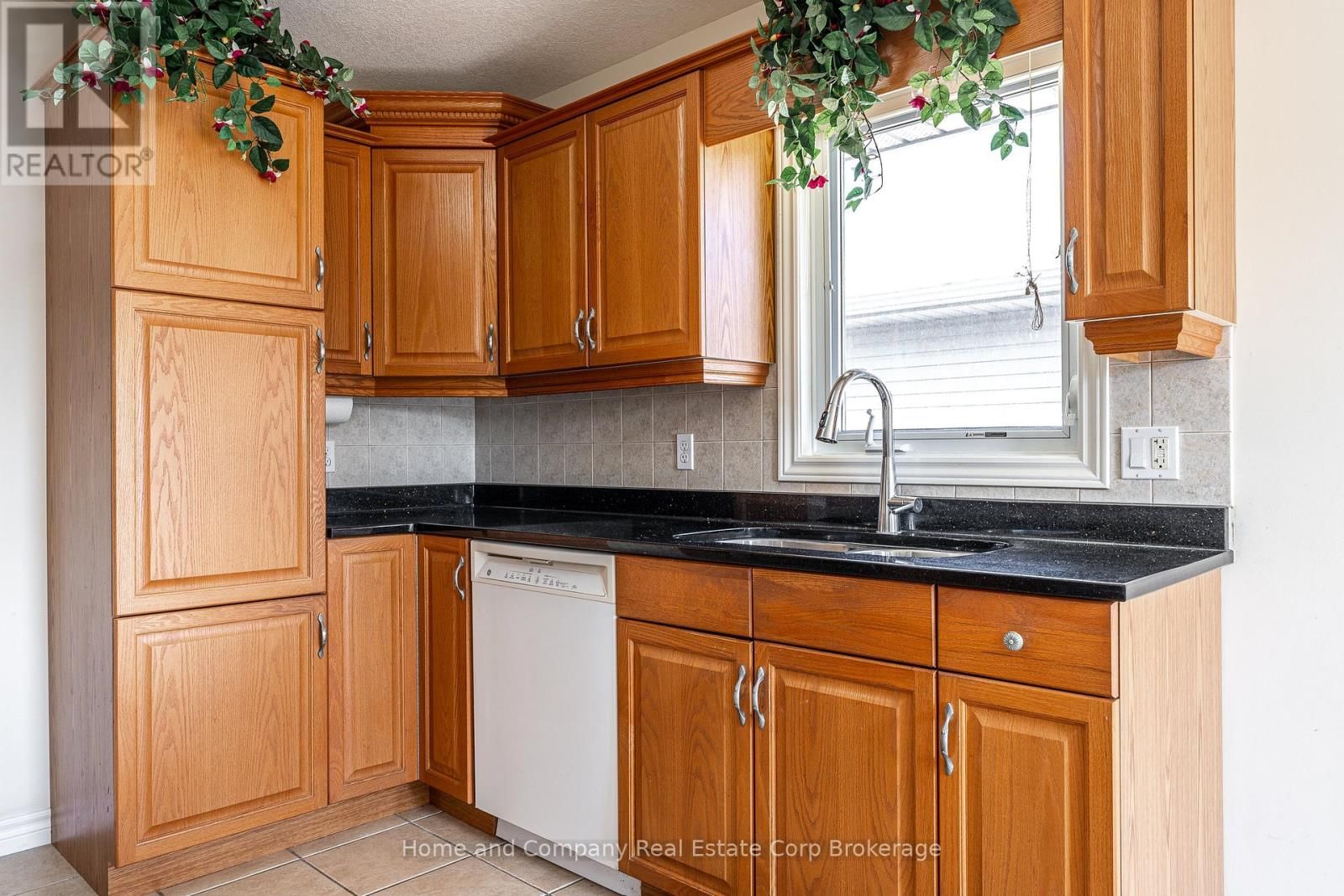 86 LIGHTBOURNE AVENUE Image 11