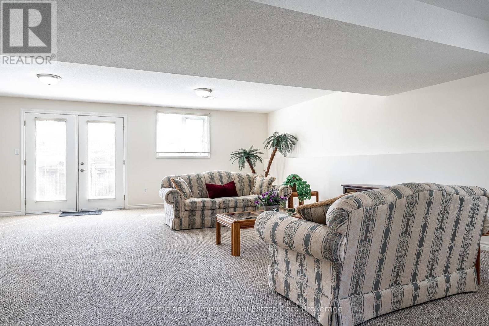 86 LIGHTBOURNE AVENUE Image 29