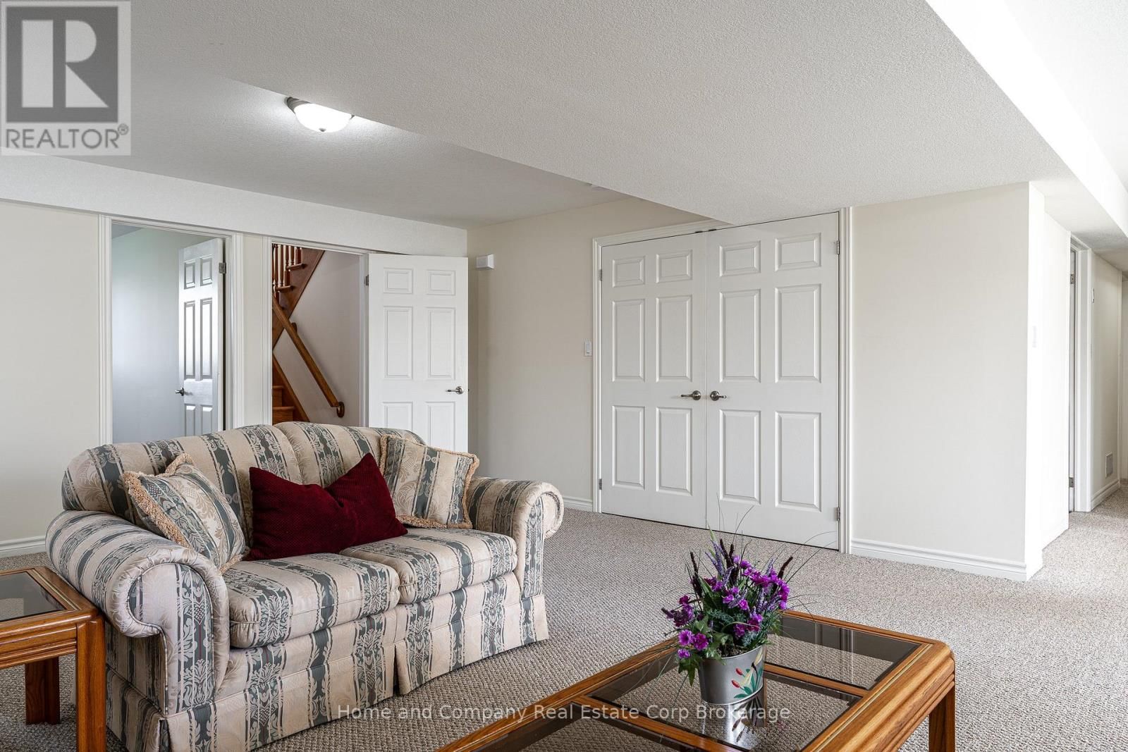 86 LIGHTBOURNE AVENUE Image 32