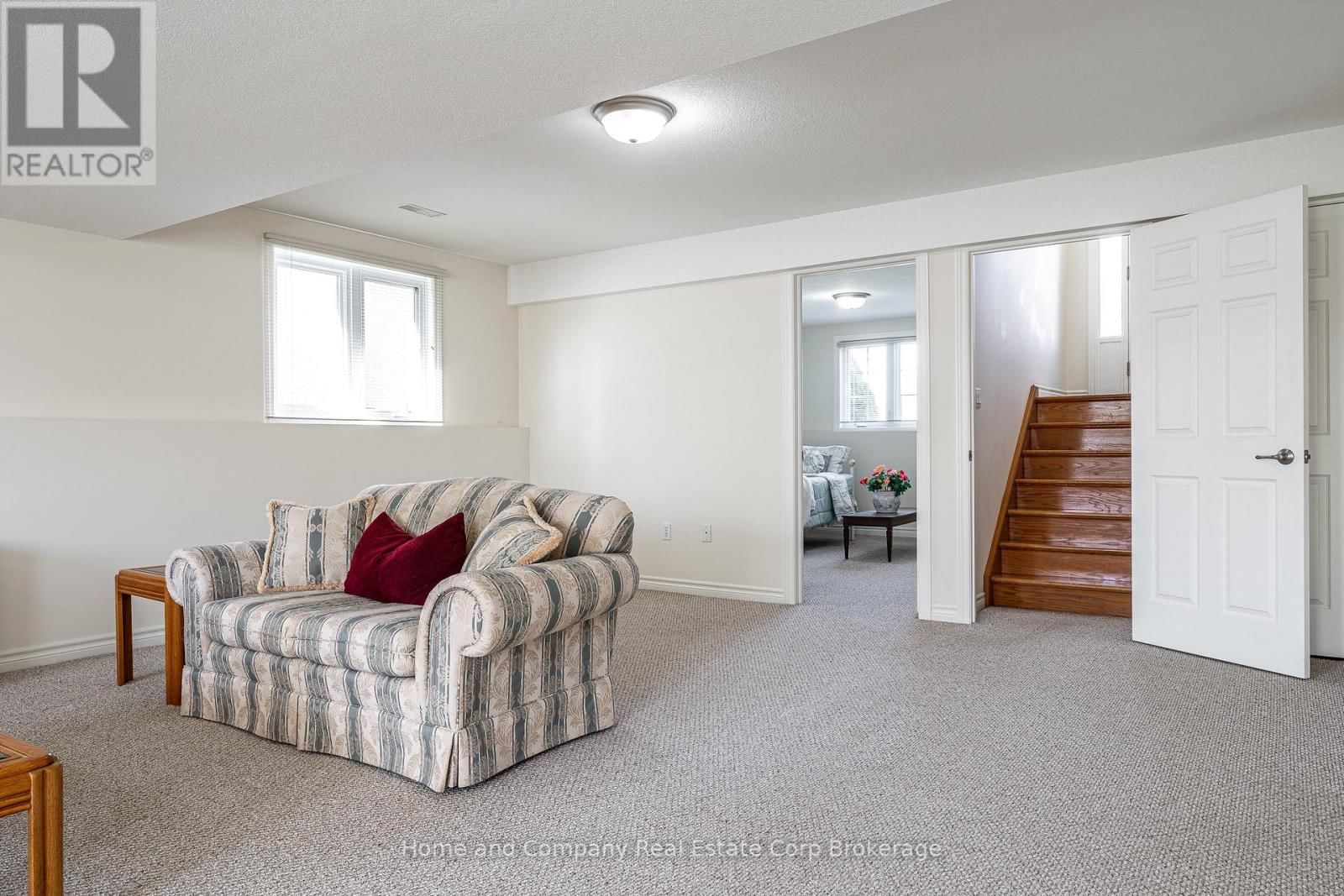 86 LIGHTBOURNE AVENUE Image 33